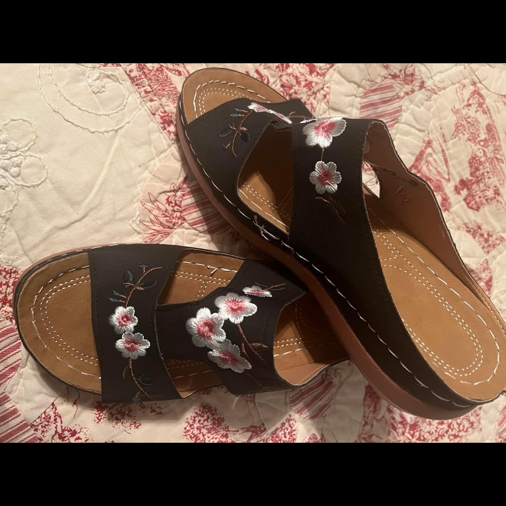 Zulily Sandals floral size 8.5